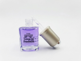 Nail Creation Cuticle Oil Freescia (15 ml) met vitamine A en E, speciaal ontwikkeld voor zowel manicures als pedicures