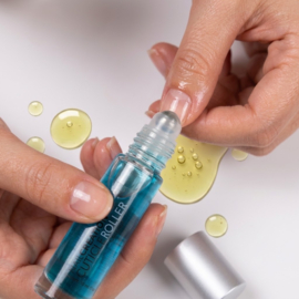 Nailcreation Cuticle Roller Coconut (10ml) is an absolute must-have: