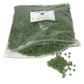HAIRAWAY AZULEEN WAX KORRELS 1000 GR Voor de ontharing van kleinere zones, met azuleen ter verzachting. Gemakkelijk te doseren, dankzij de korrels.