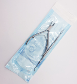 Autoclaafbaar zakje 85x165mm 200st Gemaakt uit 100% recycleerbaar medical grade papier en PET/CPP plastic Aantal per verpakking : 200st Lengte : 165mm Breedte : 86mm Details; Zelfsluitend zak met kleefrand Met kleurindicator Signeer/datering veld voor val