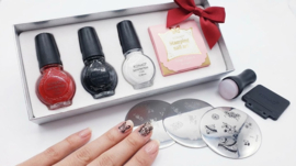 speciale Konad nagellak (11 ml) en het stempelsysteem