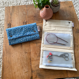 Bag (etui) voor vaste rondbreinaalden  / Blauw met witte bloemetjes