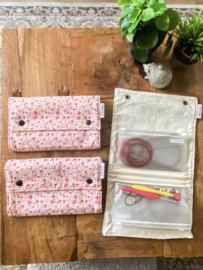 Bag (etui) voor vaste rondbreinaalden  / Cute Pink Flowers