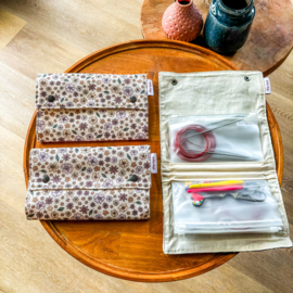 Bag (etui) voor vaste rondbreinaalden  / Beige met kleine bloemetjes