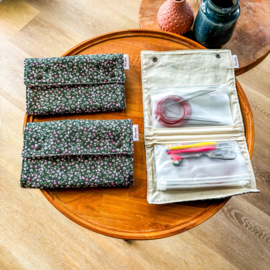 Bag (etui) voor vaste rondbreinaalden  / Groen met kleine bloemetjes