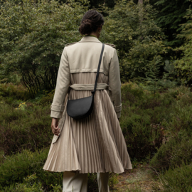Farou half moon bag black - Monk & Anna