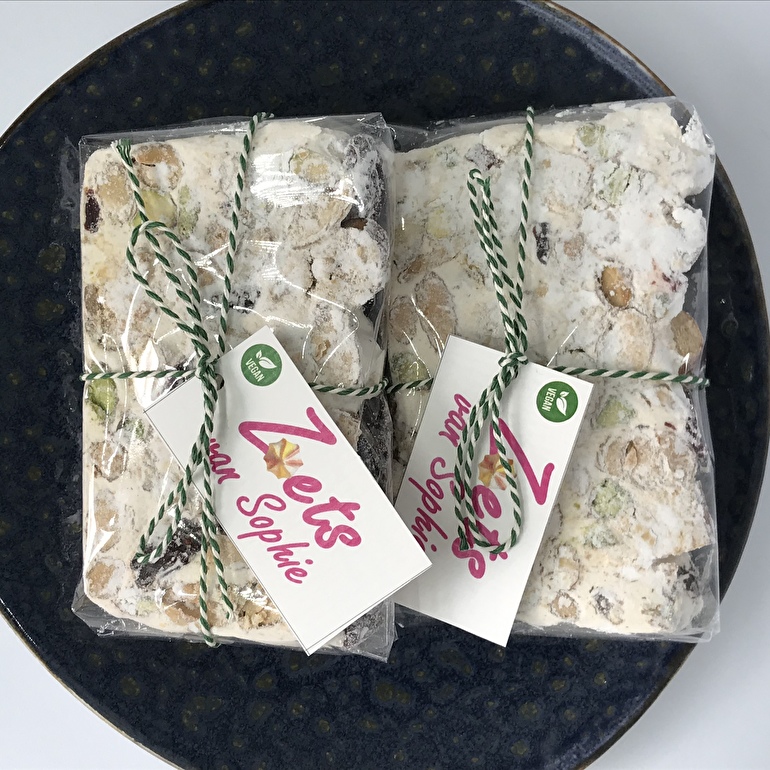 Vegan nougat met kaneelstok, cranberry - Zoets van Sophie