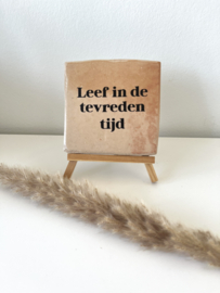 Tegeltje leef in de tevreden tijd