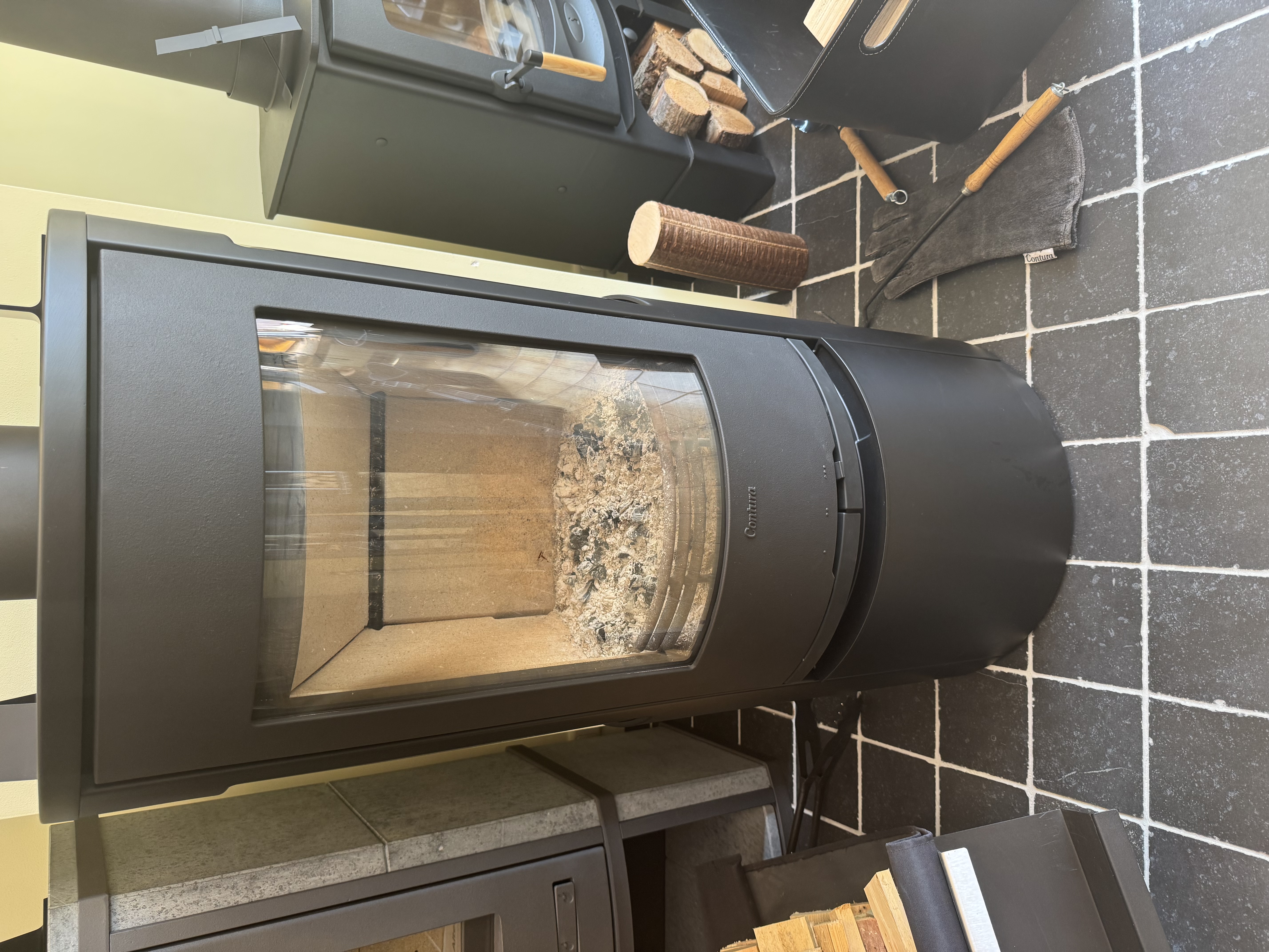 Contura 556 Style zwart (met zijglas)