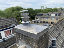 Lood boven op schoorsteen klein