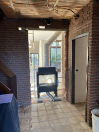 inbouwhaard ingebouwd in muur of openhaard en aangesloten op bestaande rookkanaal
