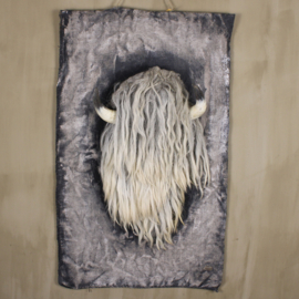 Wanddoek met schapenwol en hoorns
