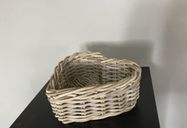 Small heart-shaped basket (31x31x12cm)