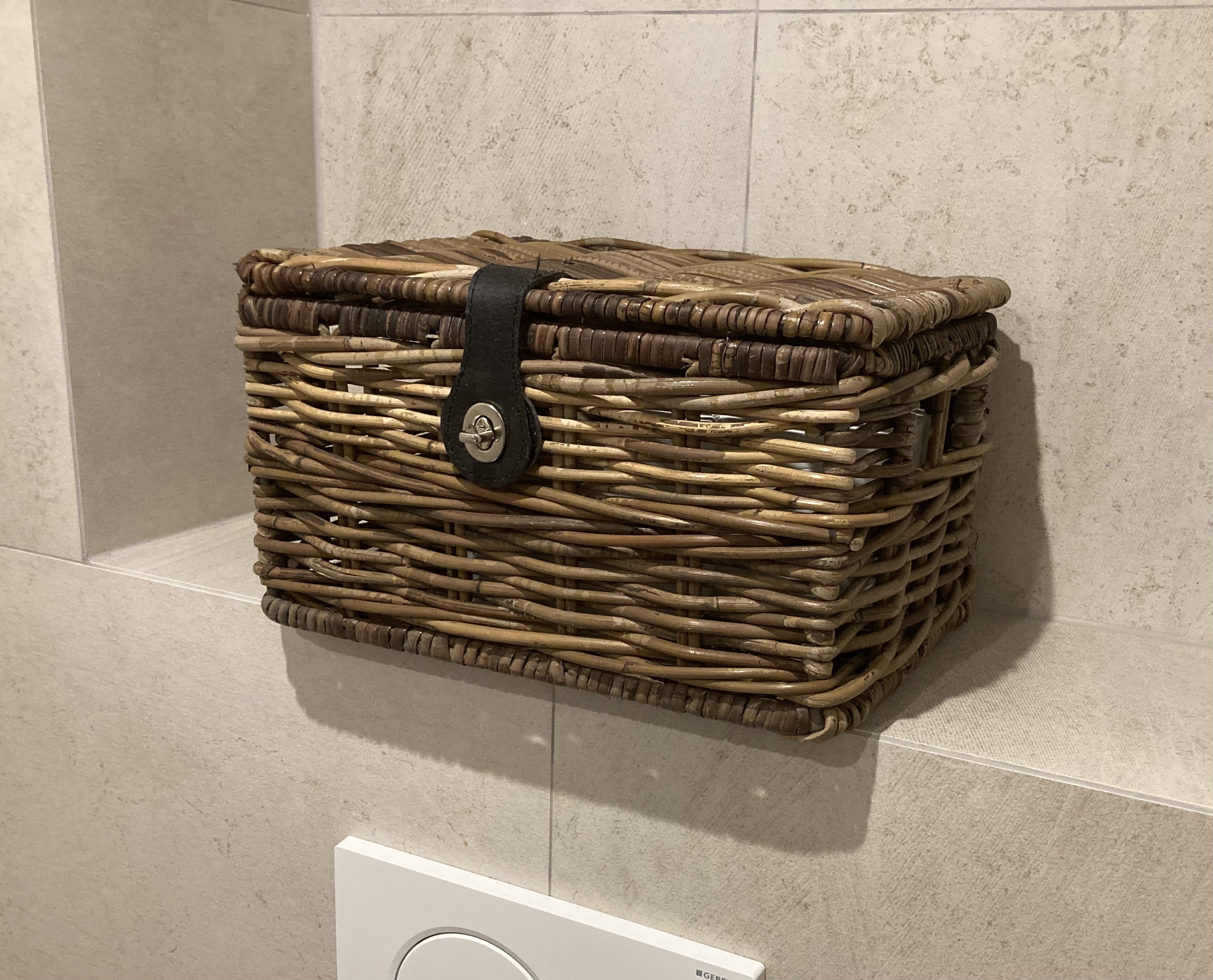 Mittlerer Koffer mit Lederverschluss für Toilettenartikel (BRAUN) (34 x 25 x 19 cm)