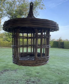Futterhaus aus Rattan