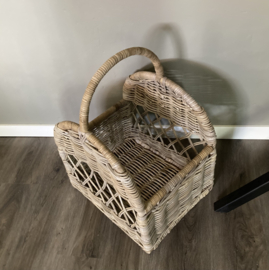 Openwork reading basket (45 x 37 x 58 cm)