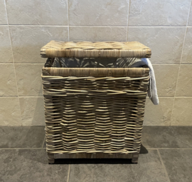 Small rectangular lined laundry basket (45x30x54cm)