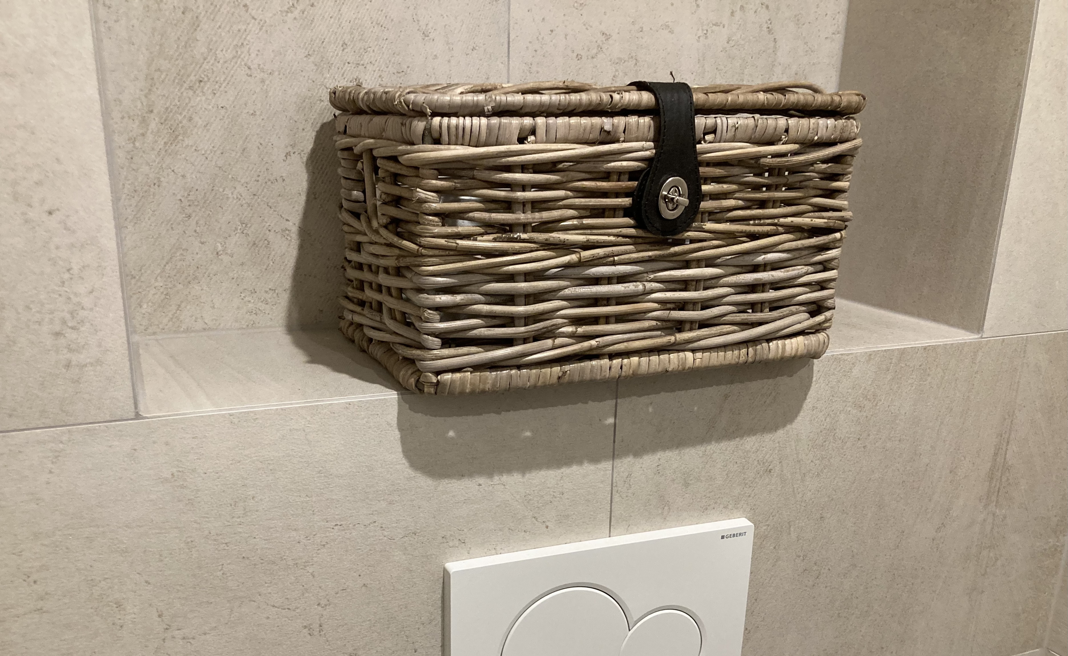 Mittlerer Koffer mit Lederverschluss Toilette (34 x 25 x 19cm)