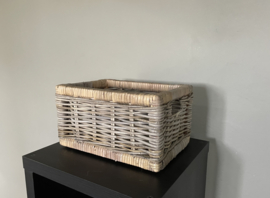 Small, sleek storage basket (35x25x19cm)