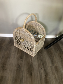 Openwork reading basket (45 x 37 x 58 cm)