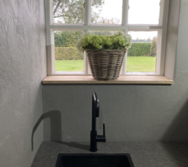 Round window sill basket (29x20cm)