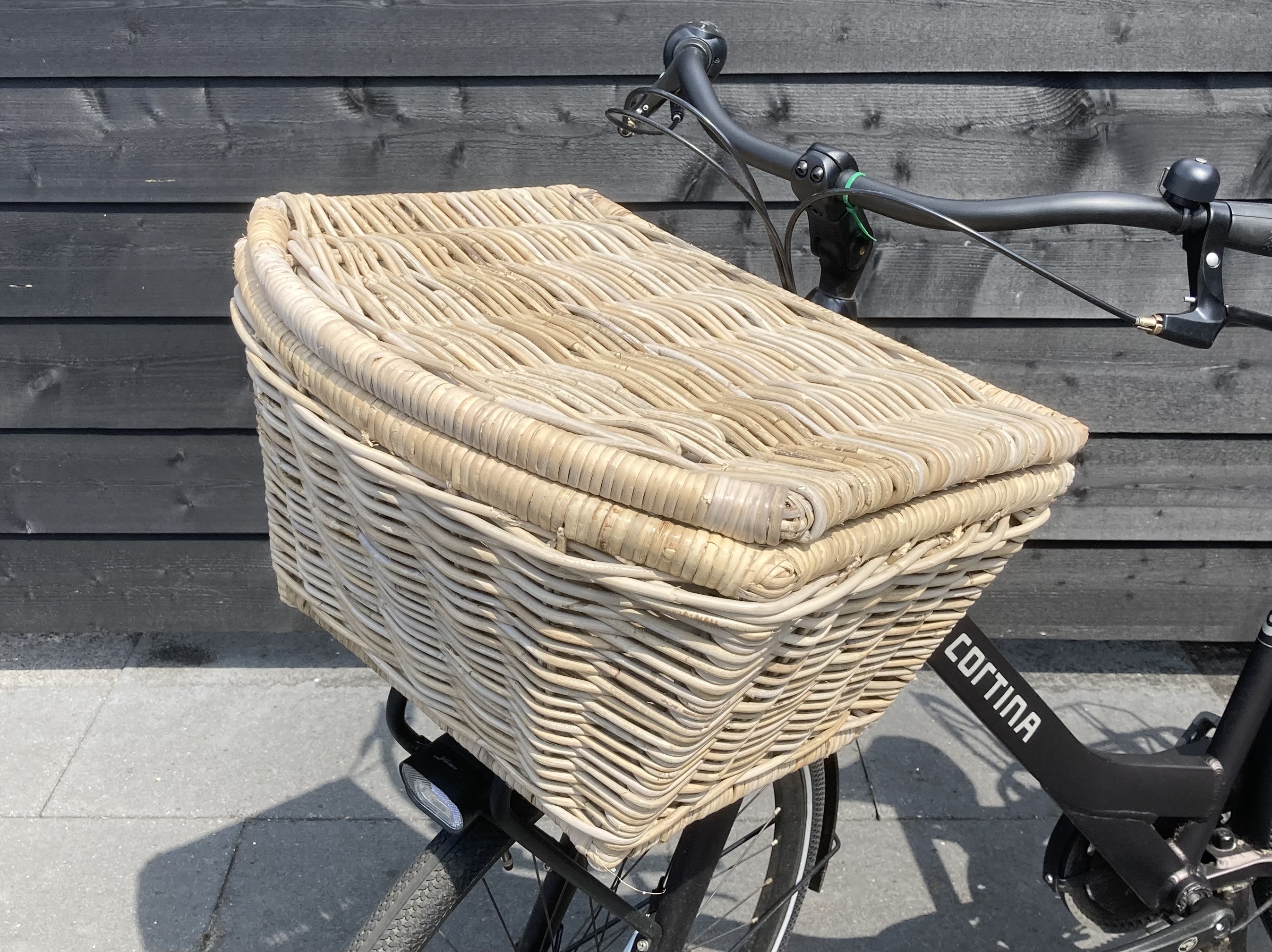 Rondlopende fietsmand met klep (47x42x29cm)