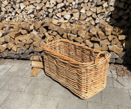 Länglicher Kamin-Korb aus grobem Rattan, rostbraun (auf Rollen) (85 x 45 x 45 cm)