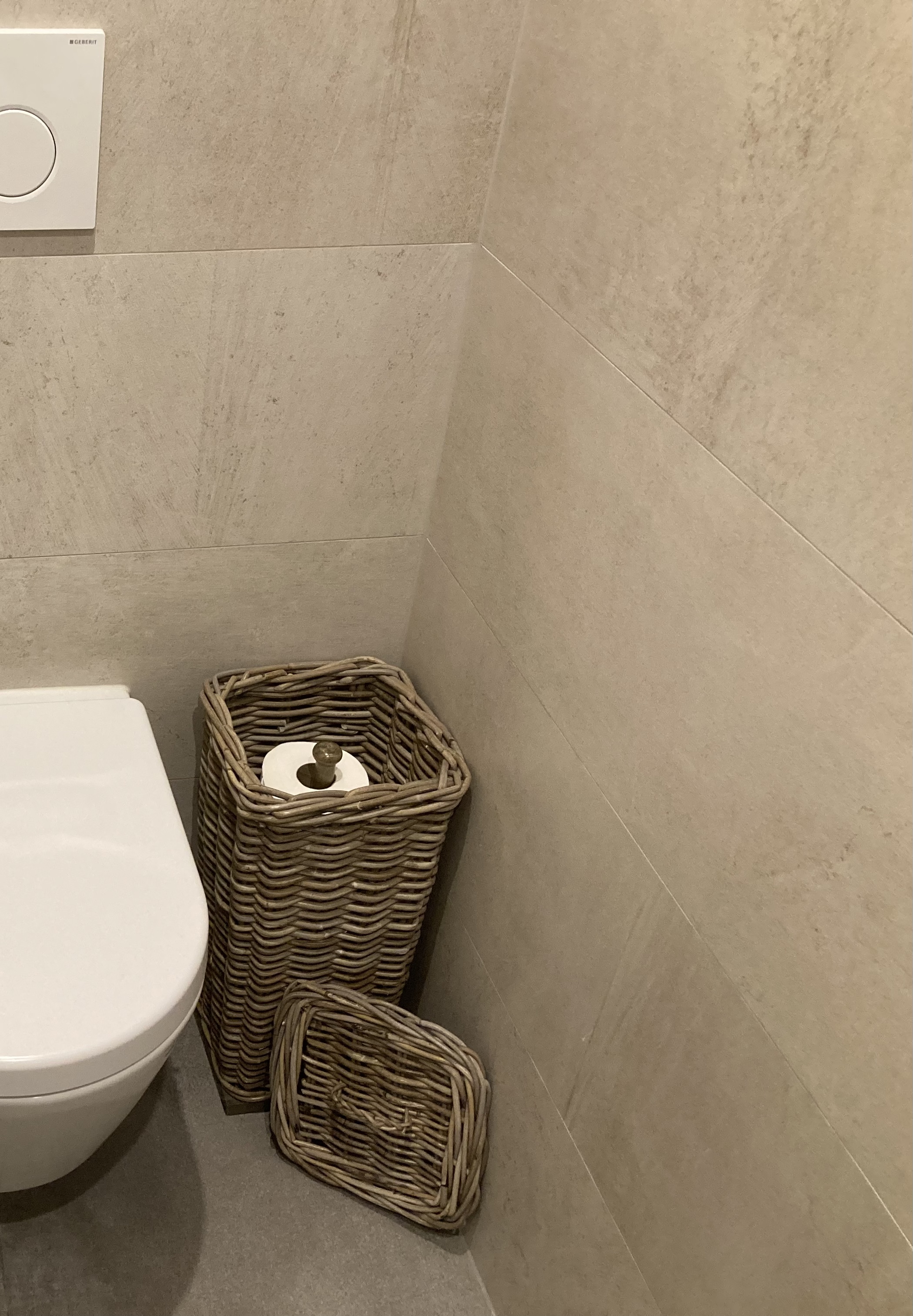 Toilettenpapierhalter quadratisch (25 x 25 x 50 cm)