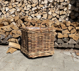 Quadratischer Kaminholzkorb aus grobem Rattan, rostbraun (auf Rollen) (50 x 50 x 49 cm)