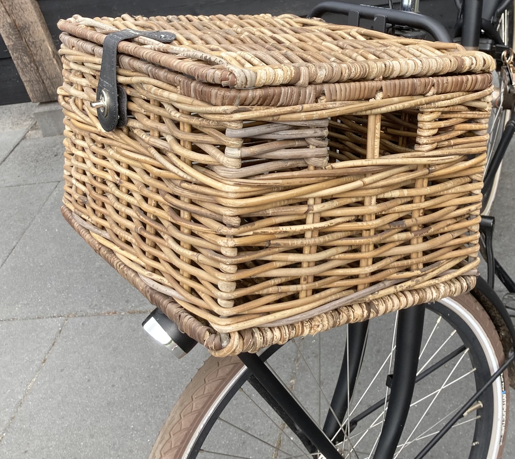 Fietsmand met deksel BRUIN (42x31x24cm)