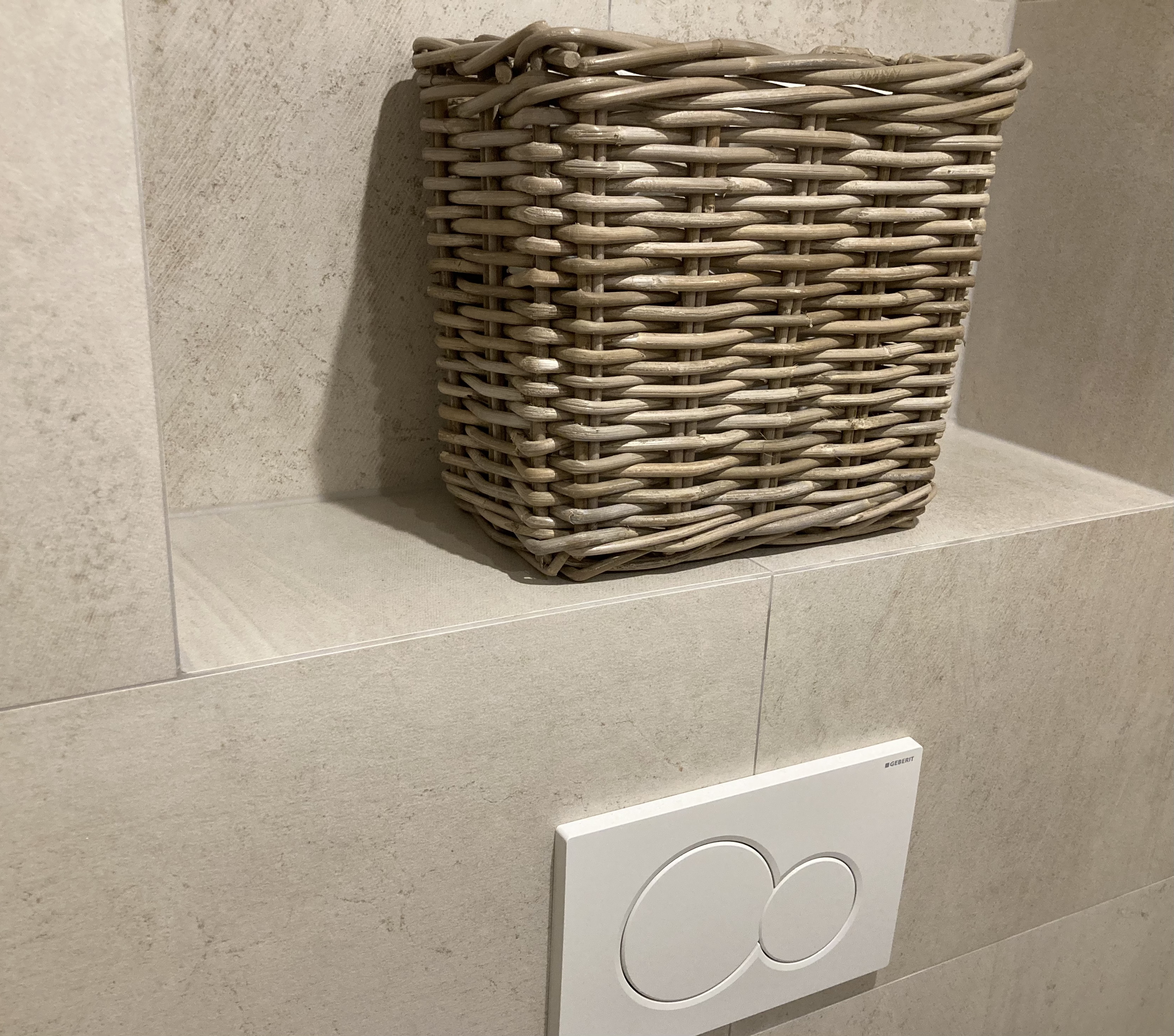 Hoher, schmaler Toilettenkorb (30 x 19 x 27 cm)