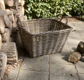 Rechteckiger Korb mit Henkeln (60x47x37cm)
