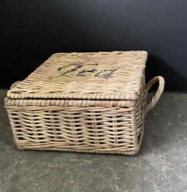 Tea box, thin rattan (23x18x10cm)