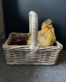 Small basket with handle (35x25x30cm)