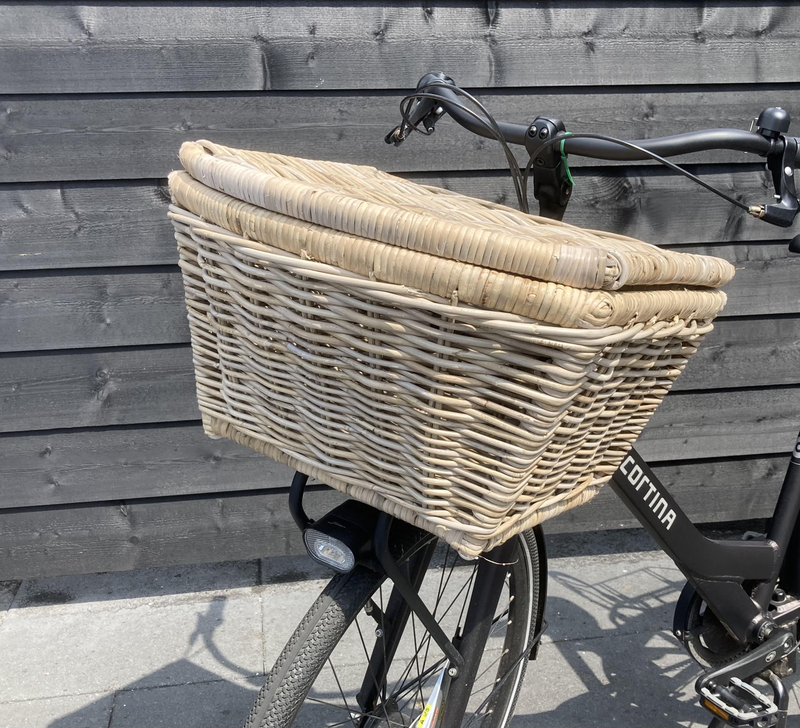 Rondlopende fietsmand met klep (47x42x29cm)