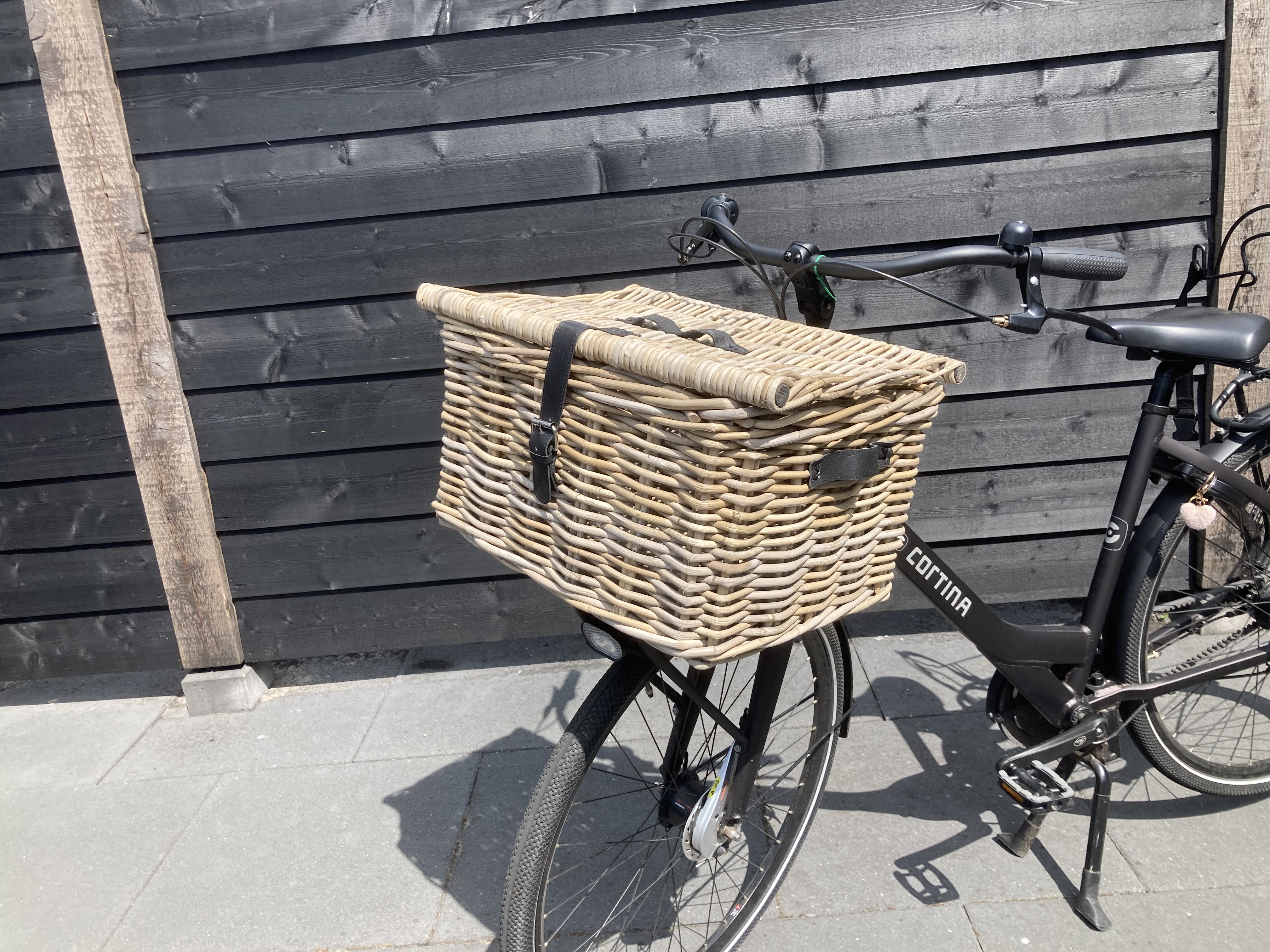 Kleiner Lastenfahrradkorb mit Lederriemen (43 x 33 x 27 cm)