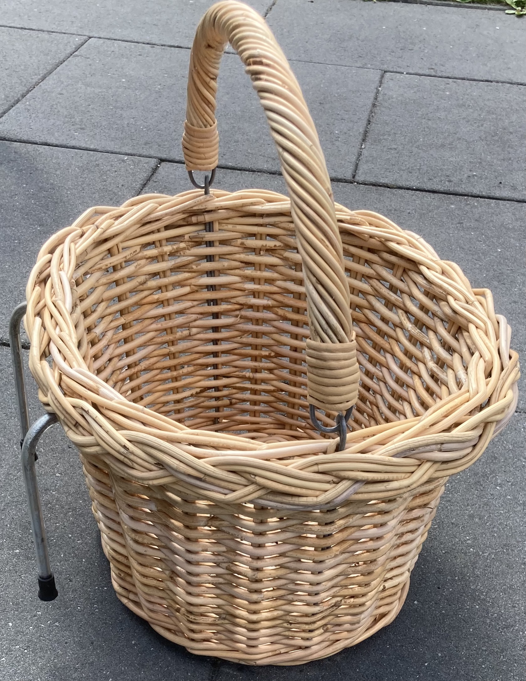 Ovale fietsmand met haken naturel (40x35x25cm)