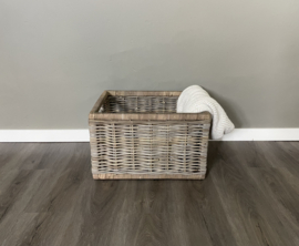 Large, sleek storage basket (49x39x30cm)