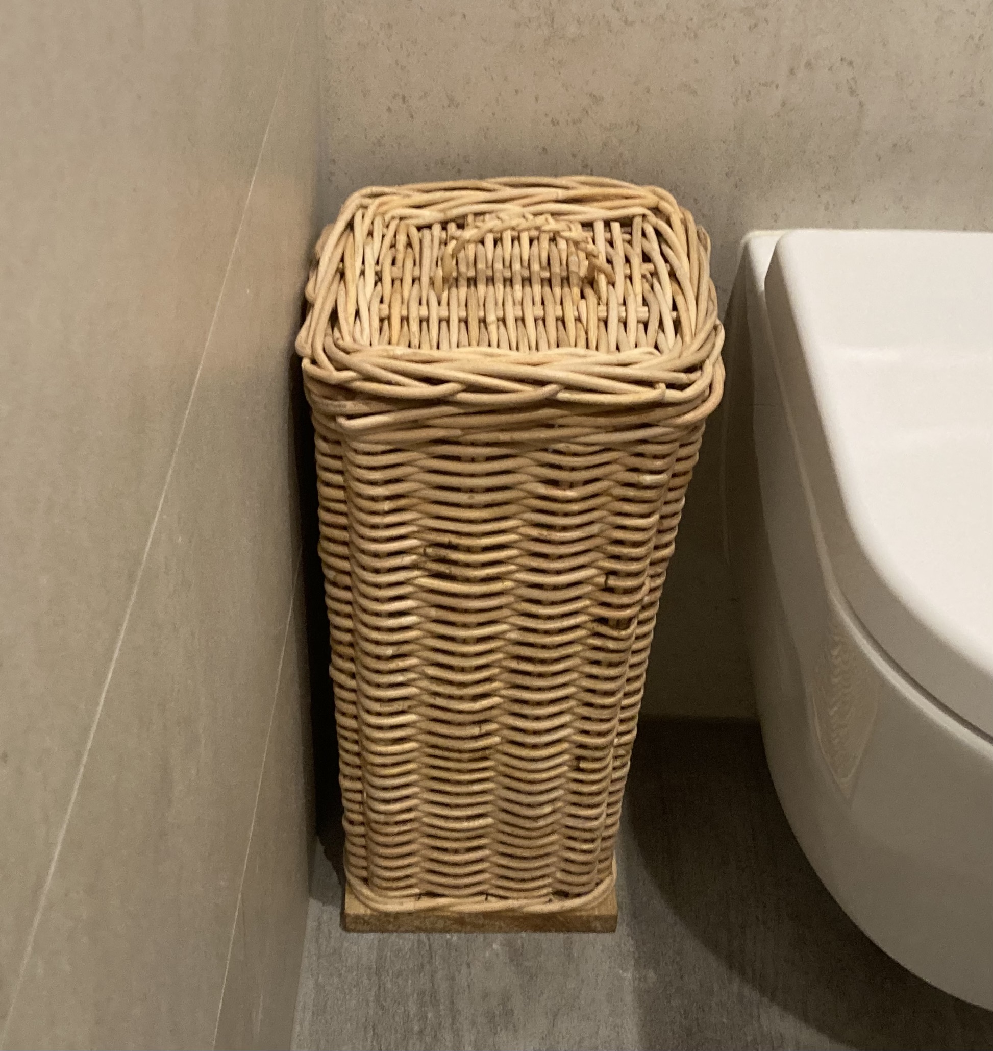 Toilettenpapierhalter quadratisch LICHT (25 x 25 x 50 cm)