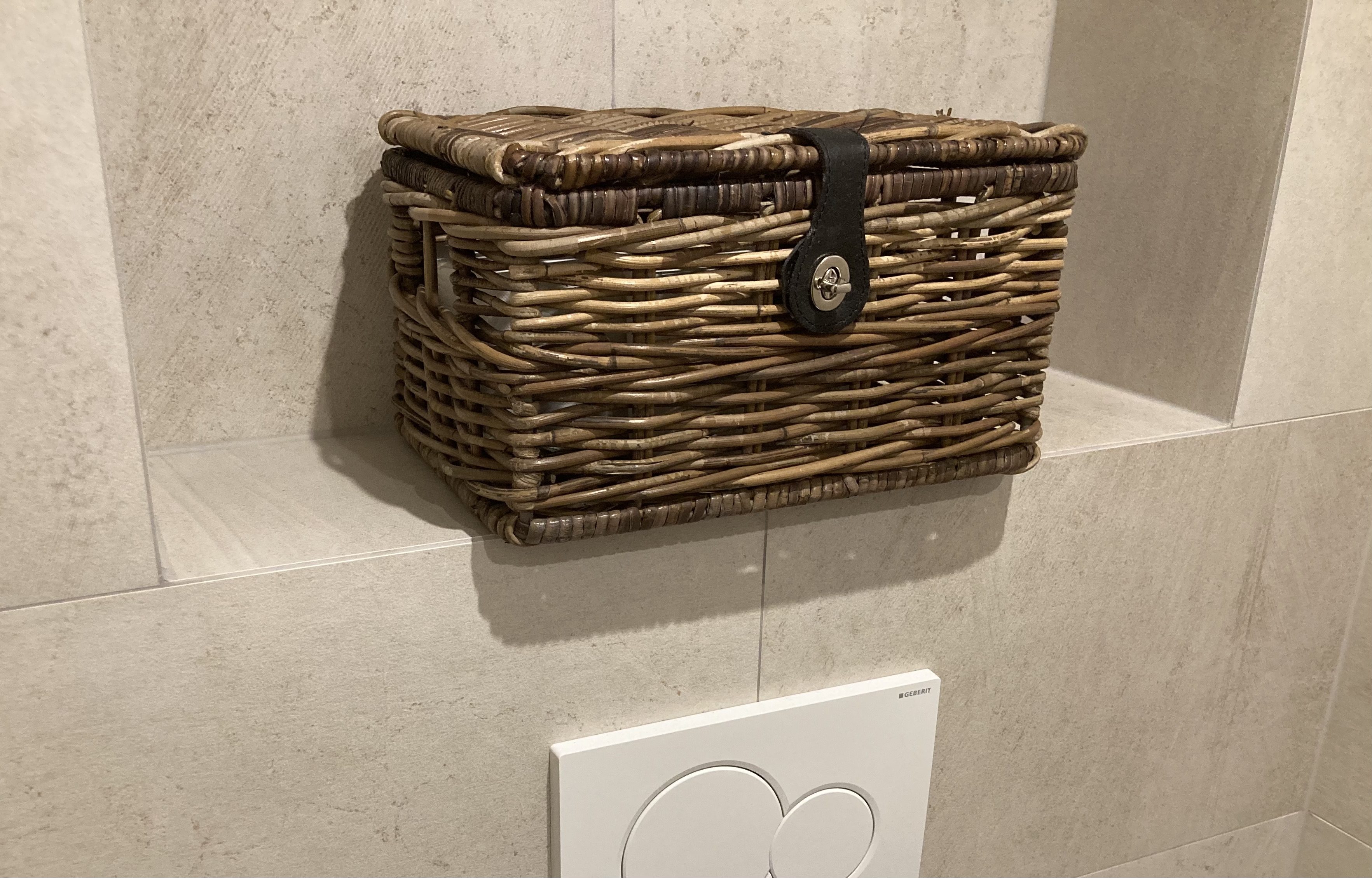 Mittlerer Koffer mit Lederverschluss für Toilettenartikel (BRAUN) (34 x 25 x 19 cm)