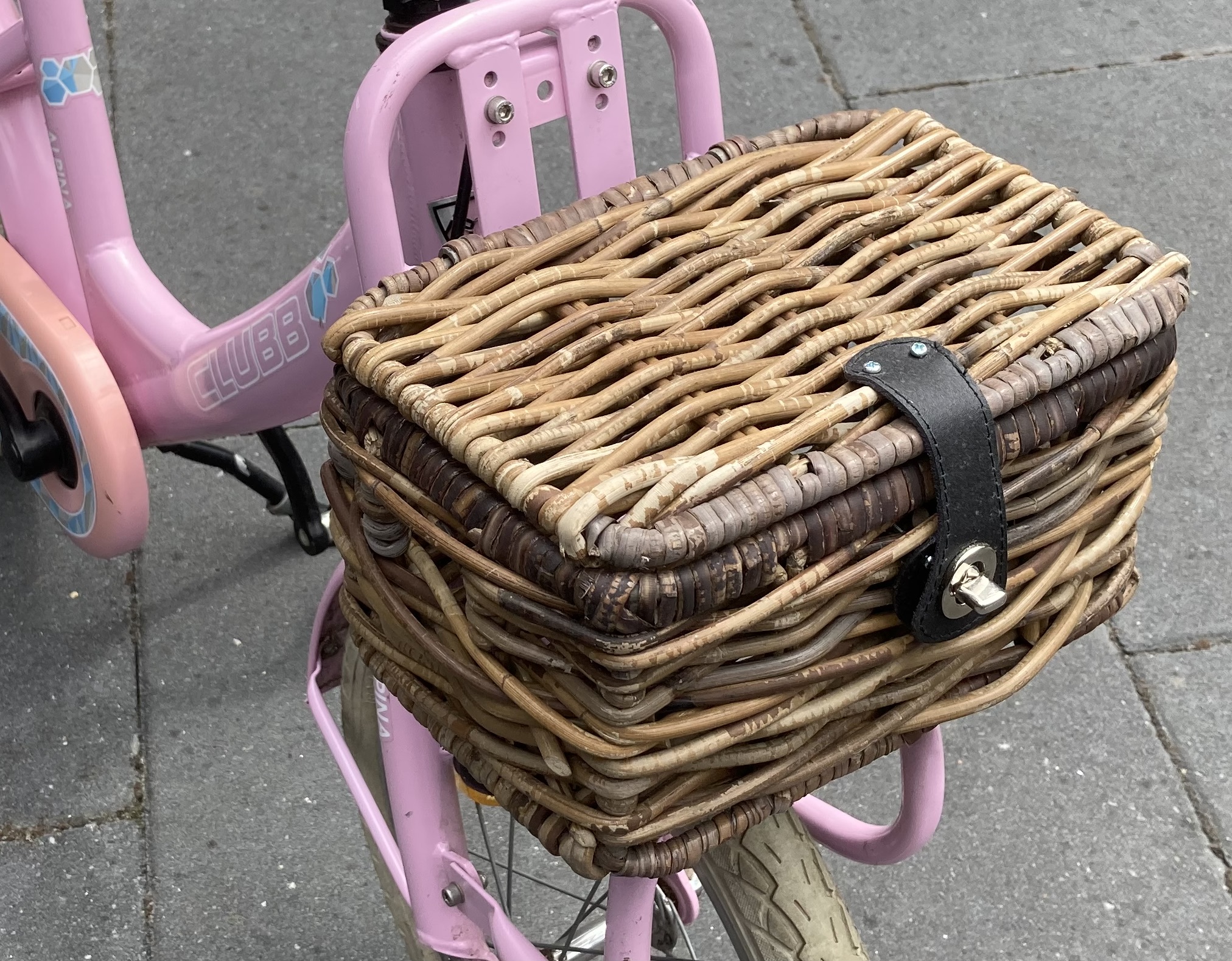 Kleiner Fahrradkorb mit Deckel BRAUN (27 x 18 x 13 cm)