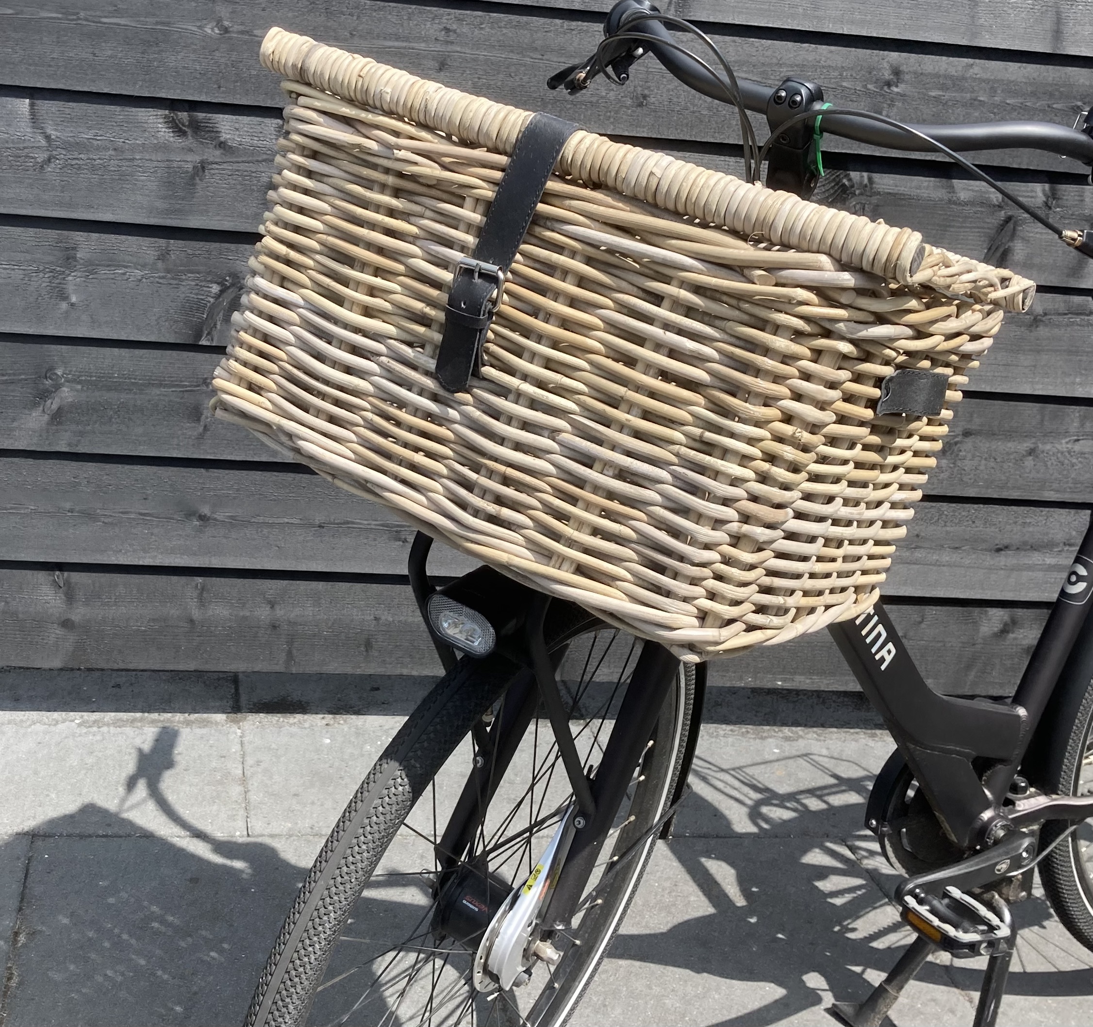 Kleiner Lastenfahrradkorb mit Lederriemen (43 x 33 x 27 cm)