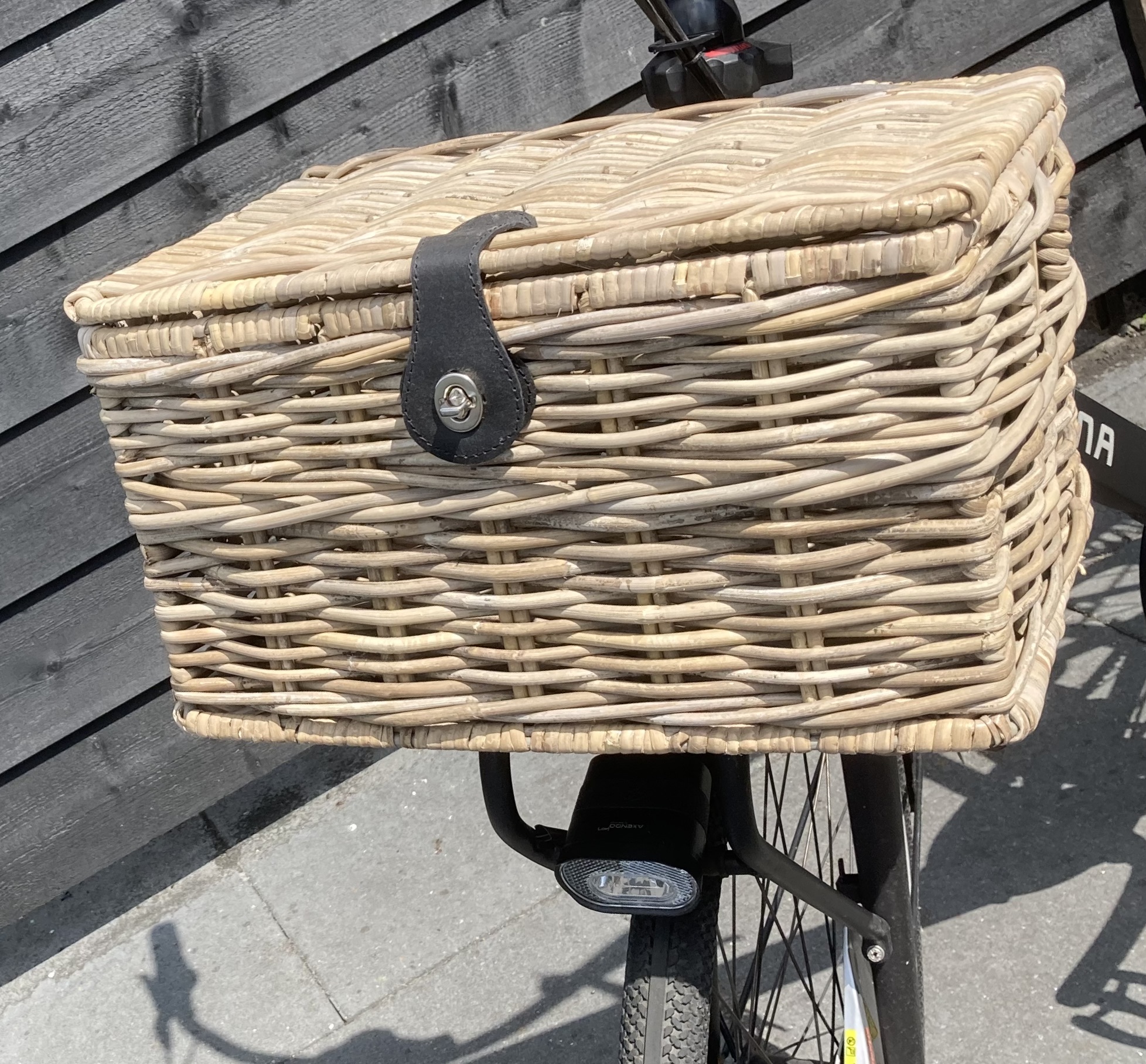 Bicycle basket with lid (42x31x24cm)