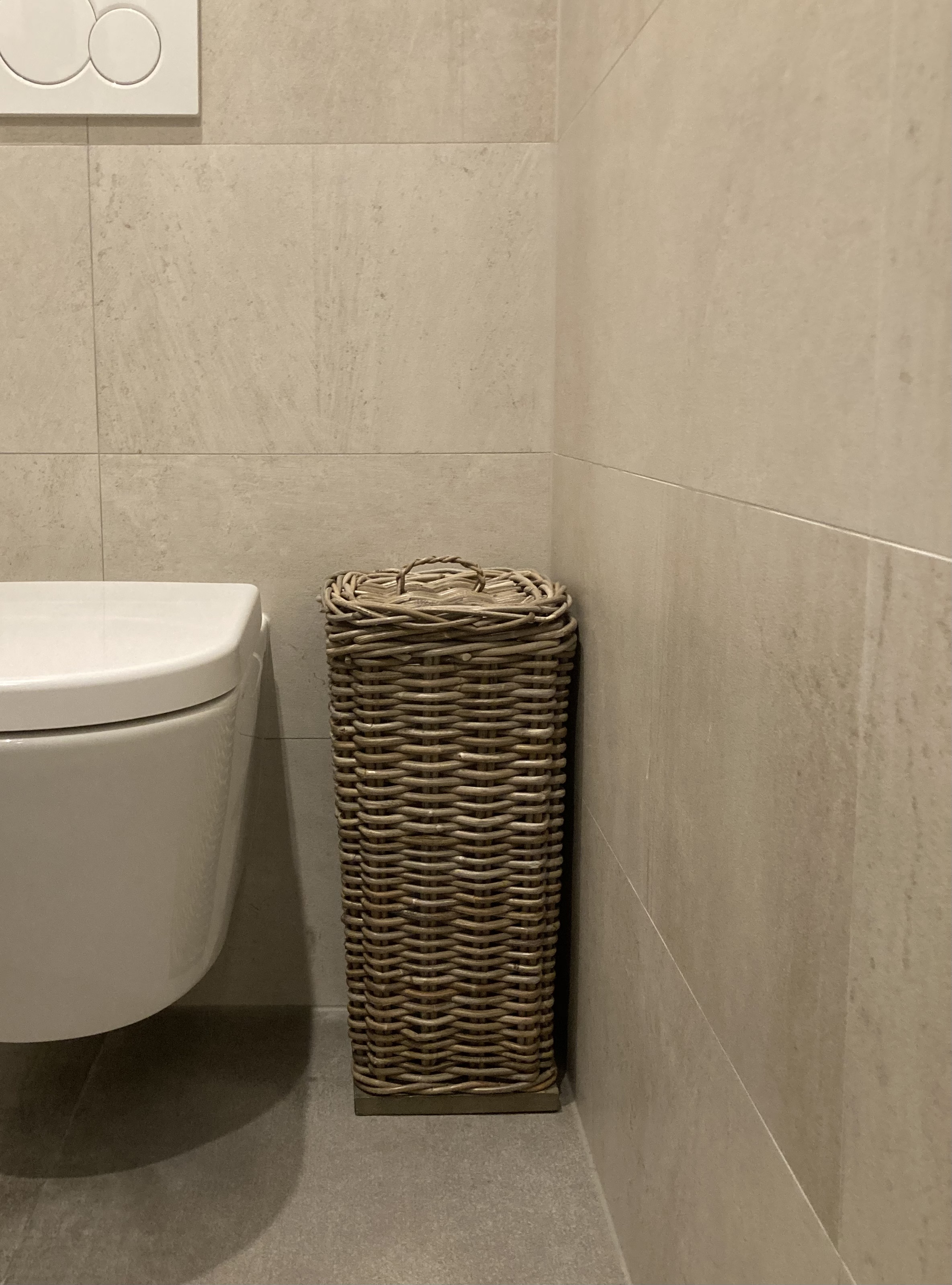 Toilettenpapierhalter quadratisch (25 x 25 x 50 cm)
