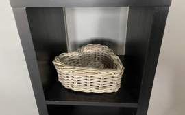 Small heart-shaped basket (31x31x12cm)