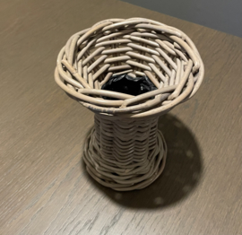 Small vase basket