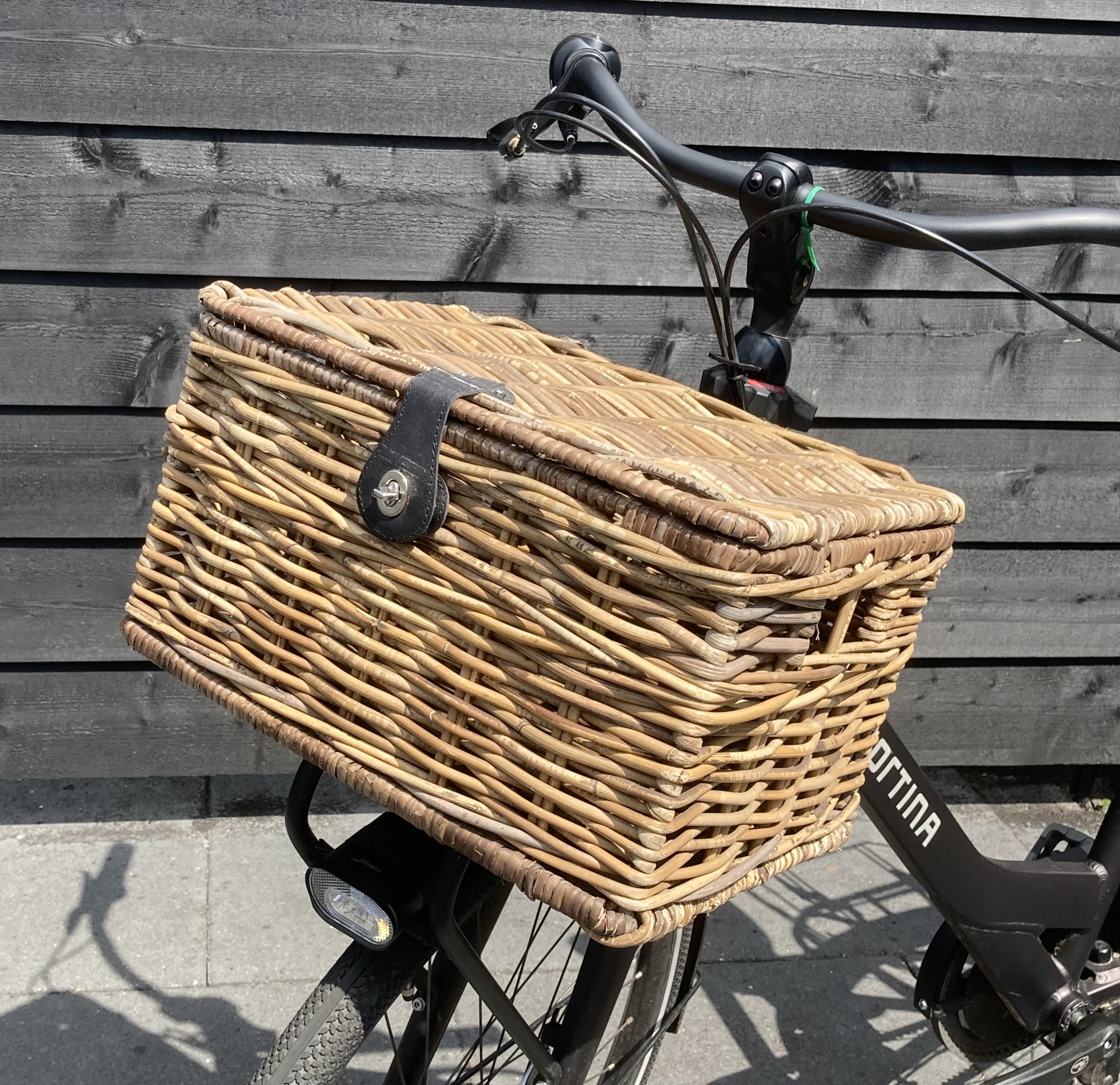 Fietsmand met deksel bruin (42x31x24cm)