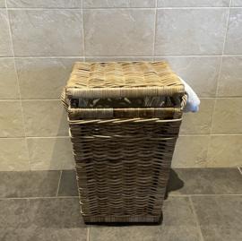 Tapslopende gevoerde wasmand (40x40x60cm)