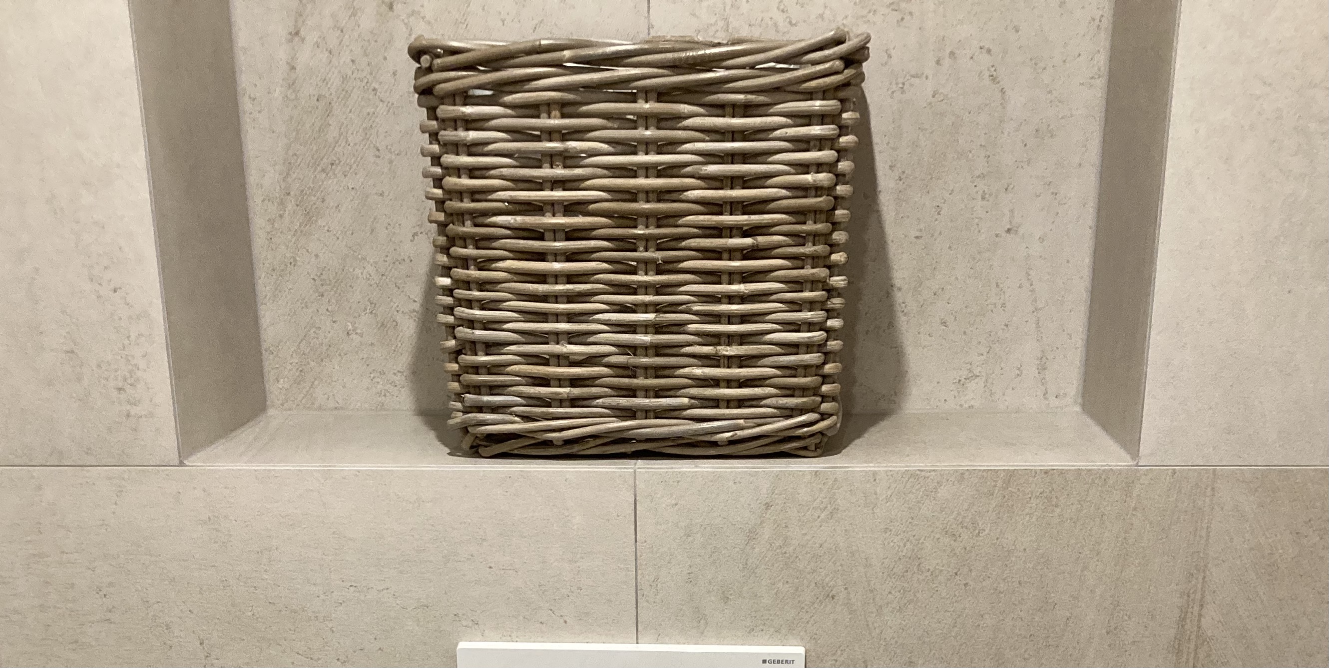 Hoher, schmaler Toilettenkorb (30 x 19 x 27 cm)