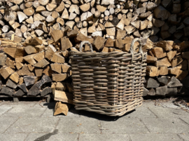 Quadratischer Kaminholzkorb aus grobem Rattan mit Rollen (50 x 50 x 48 cm)